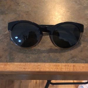 ISO!!!! Burberry sunglasses B 4205 3558/87